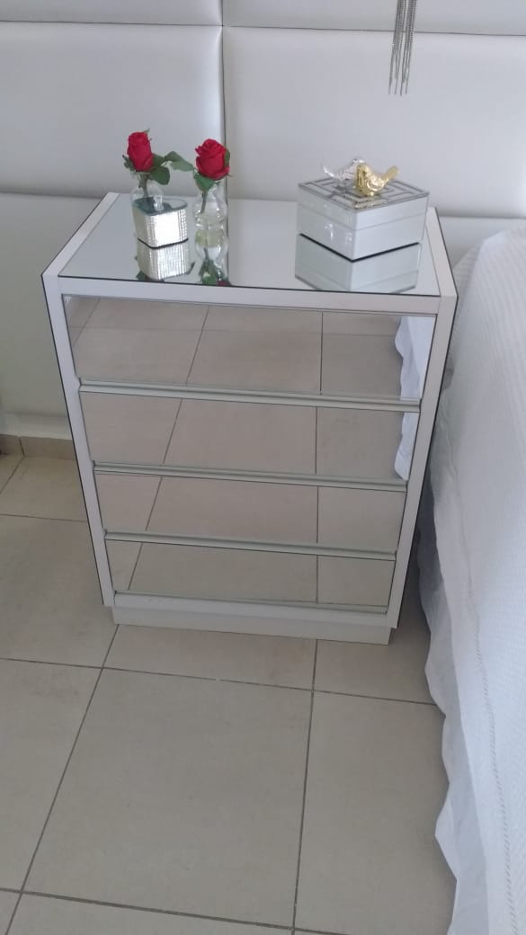 ESPELHO EM CRIADO MUDO.jpeg ESPELHO EM CRIADO MUDO.jpeg